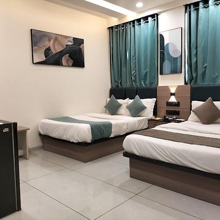 Hotel Paris Plaza Ahmedabad Exterior photo